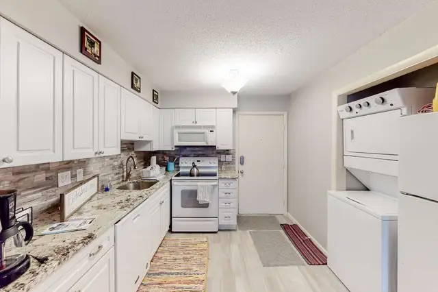 Kitchen at Fiddler’s Cove 15K